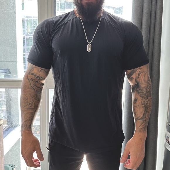 Perfect Condition Black Breathable Tee Lululemon - Picture 1 of 3